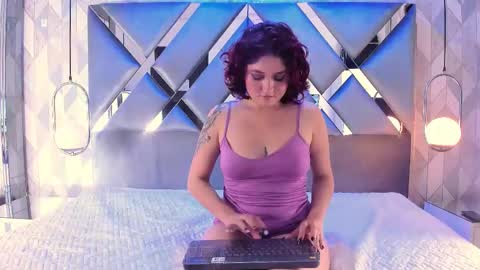 Snapshot of victoriagrant1 chatting on 10-31-25, 09:05 online show from 10-31-25, 09:05