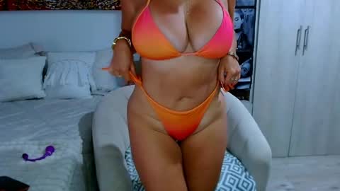 victoriahispanic online show from 05-03-26, 01:28