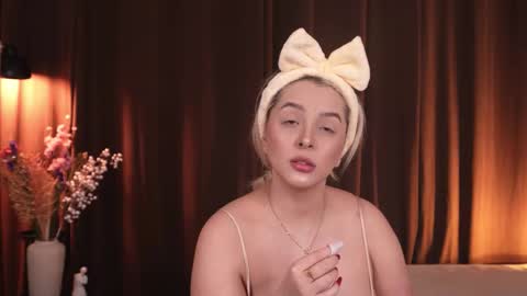 Snapshot of victoriamorrone chatting on 03-04-26, 01:22 Diddy online show from 03-04-26, 01:22