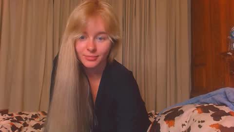 Snapshot of victoriande chatting on 02-01-26, 01:53 Eva and Victor online show from 02-01-26, 01:53