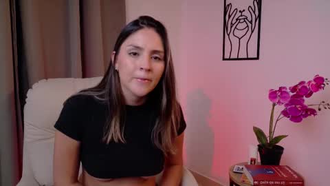 VictoriaNova online show from 12-19-25, 08:27