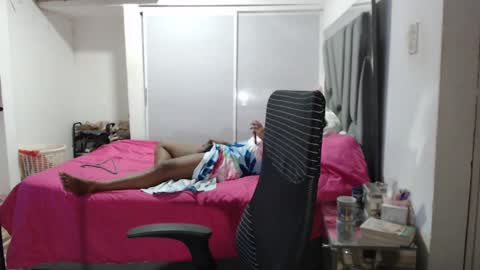 Snapshot of victoriaphillips chatting on 12-20-24, 07:01 ONLYFANS online show from 12-20-24, 07:01