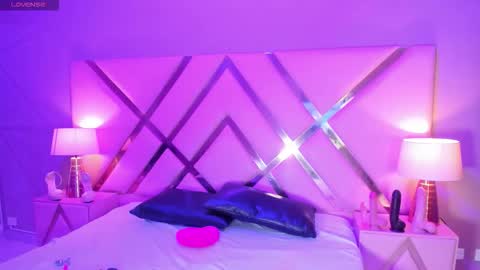 Snapshot of victoriapowell chatting on 09-24-25, 11:35 Victoria online show from 09-24-25, 11:35