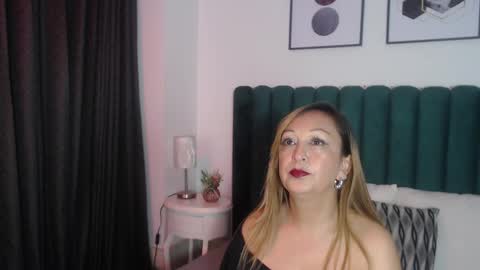 Snapshot of victoriaqueen_fg_ chatting on 09-22-25, 12:29 victoriaqueen_fg_ online show from 09-22-25, 12:29