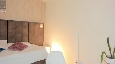 Maria Victoria online show from 12-20-24, 02:27