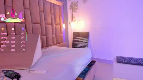 Snapshot of victoriaroyce1 chatting on 10-30-25, 01:45 Victoria online show from 10-30-25, 01:45