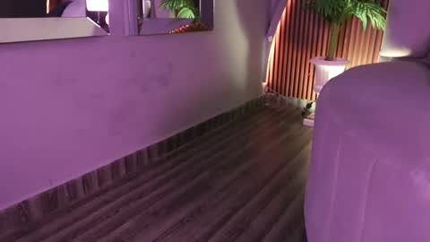 hi Im daniela  I will be online again in 15 hours after each transmission 3 online show from 12-20-25, 10:39