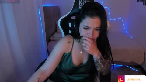 V  I C  T O R I A  online show from 10-21-25, 03:40