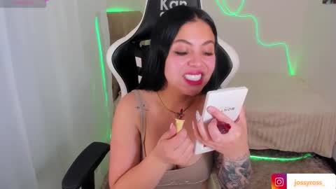 V  I C  T O R I A  online show from 11-11-25, 07:03