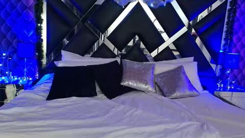 victtoria lee online show from 12-22-25, 07:55