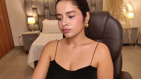 viictoria_joness online show from 06-25-26, 10:03