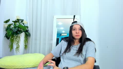 viictoriiasaenz online show from 05-01-26, 05:12
