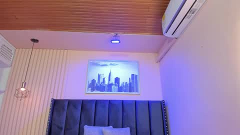 Viiolett online show from 10-31-25, 02:40