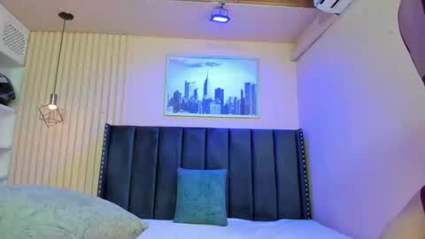 Snapshot of viiolett_lee chatting on 03-10-26, 08:03 Viiolett online show from 03-10-26, 08:03