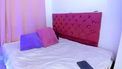 Snapshot of viiolett_lee_ chatting on 07-12-26, 10:45 Violet online show from 07-12-26, 10:45