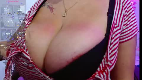 Snapshot of viiolleta chatting on 04-06-26, 12:17 viioleta online show from 04-06-26, 12:17