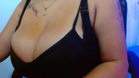 Snapshot of viiolleta chatting on 04-14-26, 12:22 viioleta online show from 04-14-26, 12:22