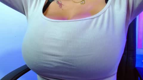 Snapshot of viiolleta chatting on 04-23-26, 12:29 viioleta online show from 04-23-26, 12:29