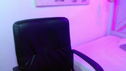 Snapshot of viiolleta chatting on 04-25-26, 12:30 viioleta online show from 04-25-26, 12:30