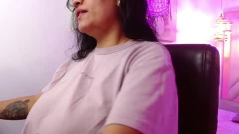 Snapshot of viiolleta chatting on 05-04-26, 12:23 viioleta online show from 05-04-26, 12:23