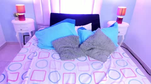 Snapshot of viiooleet chatting on 04-01-26, 12:50 Violet online show from 04-01-26, 12:50