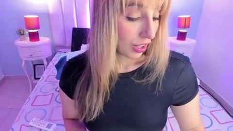 Snapshot of viiooleet chatting on 05-04-26, 12:12 Violet online show from 05-04-26, 12:12