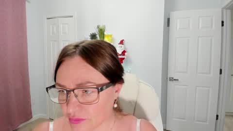 Snapshot of vika7333 chatting on 12-02-24, 08:11 Ukrainian-woman online show from 12-02-24, 08:11