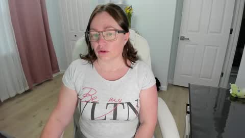 Snapshot of vika7333 chatting on 03-03-25, 12:48 Ukrainian-woman online show from 03-03-25, 12:48