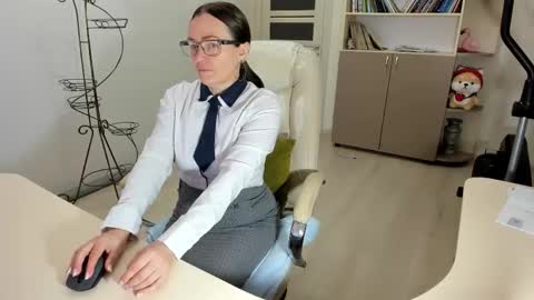 Snapshot of vika7333 chatting on 11-20-25, 07:19 Ukrainian-woman online show from 11-20-25, 07:19