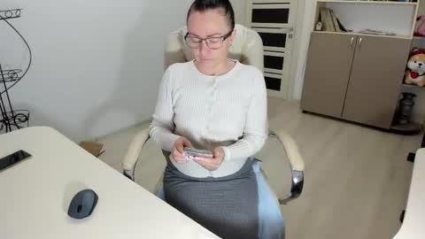 Snapshot of vika7333 chatting on 11-21-25, 06:12 Ukrainian-woman online show from 11-21-25, 06:12