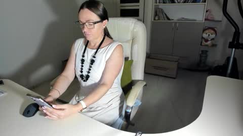 Snapshot of vika7333 chatting on 11-23-25, 06:02 Ukrainian-woman online show from 11-23-25, 06:02