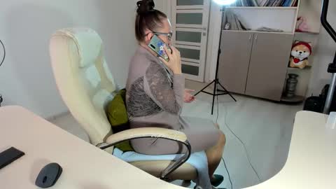 Snapshot of vika7333 chatting on 11-25-25, 11:32 Ukrainian-woman online show from 11-25-25, 11:32