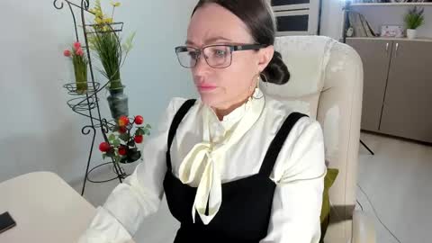 Snapshot of vika7333 chatting on 11-27-25, 06:37 Ukrainian-woman online show from 11-27-25, 06:37