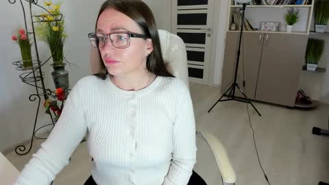 Snapshot of vika7333 chatting on 12-16-25, 06:07 Ukrainian-woman online show from 12-16-25, 06:07