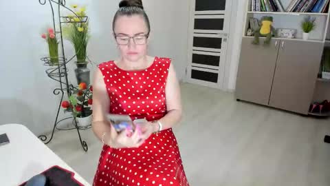 Snapshot of vika7333 chatting on 12-23-25, 07:06 Ukrainian-woman online show from 12-23-25, 07:06