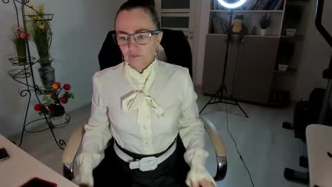 Snapshot of vika7333 chatting on 01-16-26, 06:39 Ukrainian-woman online show from 01-16-26, 06:39