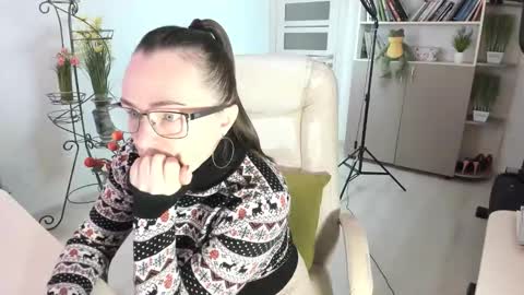 Snapshot of vika7333 chatting on 02-06-26, 07:02 Ukrainian-woman online show from 02-06-26, 07:02