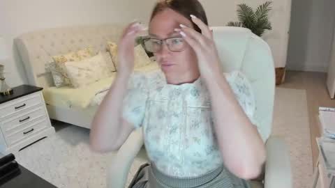 Snapshot of vika7333 chatting on 05-11-26, 11:49 Ukrainian-woman online show from 05-11-26, 11:49