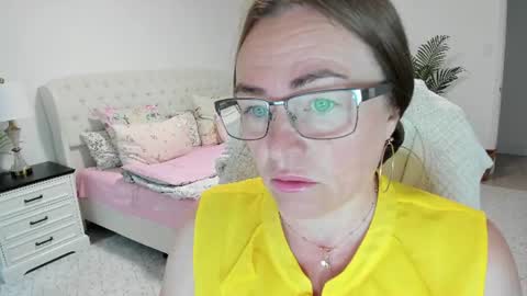 Ukrainian-woman online show from 06-17-26, 10:39