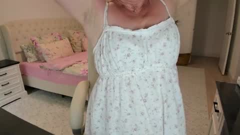 Ukrainian-woman online show from 06-22-26, 04:04