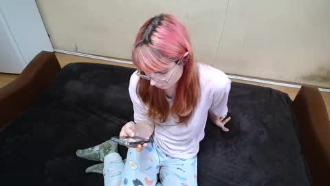 Snapshot of vika_sirnik chatting on 09-19-25, 03:13 Lizochka1337 online show from 09-19-25, 03:13