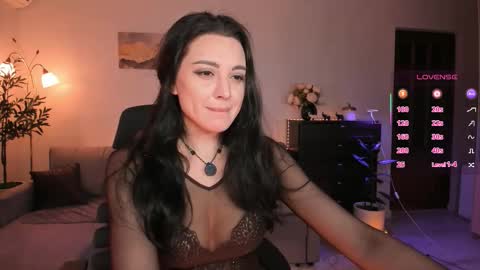 Snapshot of vikibellson chatting on 03-19-26, 04:33 Viki Bellson online show from 03-19-26, 04:33