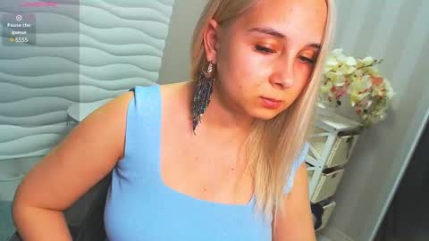 Snapshot of vikiwaitingforyou chatting on 12-18-24, 04:06 Vitoria online show from 12-18-24, 04:06