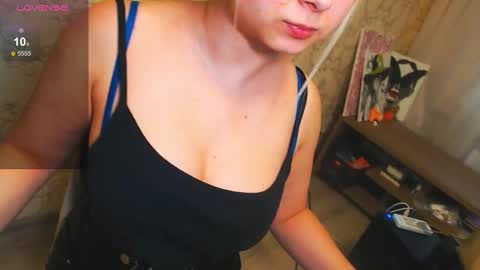 Snapshot of vikiwaitingforyou chatting on 03-03-25, 09:55 Vitoria online show from 03-03-25, 09:55