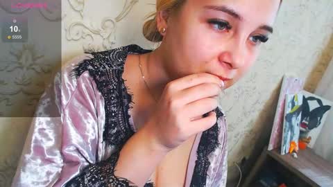 Snapshot of vikiwaitingforyou chatting on 03-10-25, 10:04 Vitoria online show from 03-10-25, 10:04