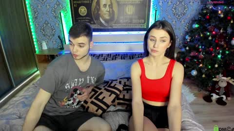 Snapshot of vikki_and_george chatting on 01-09-25, 10:09 vikki and george online show from 01-09-25, 10:09