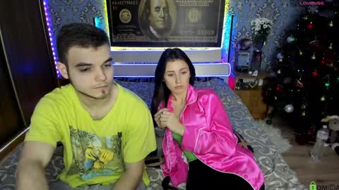 Snapshot of vikki_and_george chatting on 01-19-25, 05:07 vikki and george online show from 01-19-25, 05:07