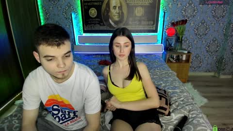 Snapshot of vikki_and_george chatting on 02-07-25, 10:20 vikki and george online show from 02-07-25, 10:20