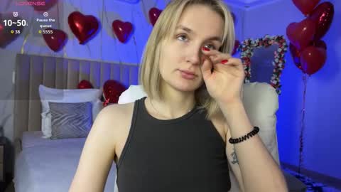 Snapshot of vikky_moon chatting on 02-24-26, 12:41 Vikky online show from 02-24-26, 12:41