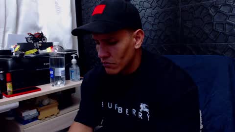 Viktor Herrera online show from 03-08-25, 01:17